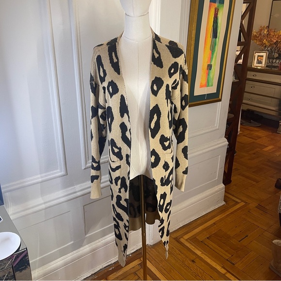 Vestidos Leopard Print Cardigan Sweater, M - Picture 2 of 10